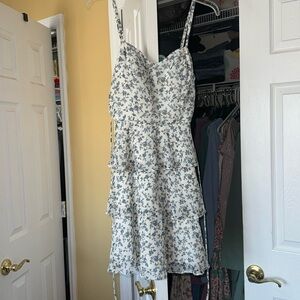 WOMENS DRESS SIZE MEDIUM